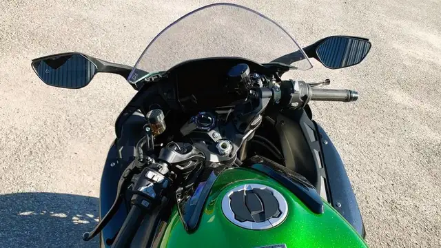 2022 KAWASAKI NINJA H2 SE SX - FINANCE AVAILABLE!  in Sport Bikes in Winnipeg - Image 4