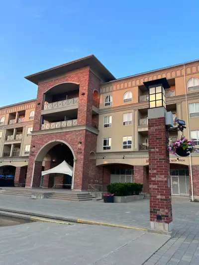 Large 3 bedroom unit, beautiful view facing Harmony Square, just 2 minutes walking distance from Wil...