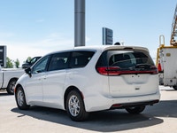 Welcome to 400 Chrysler Dodge Jeep Ram. 3.6L Pentastar V-6 engine - Advanced infotainment system - C... (image 5)