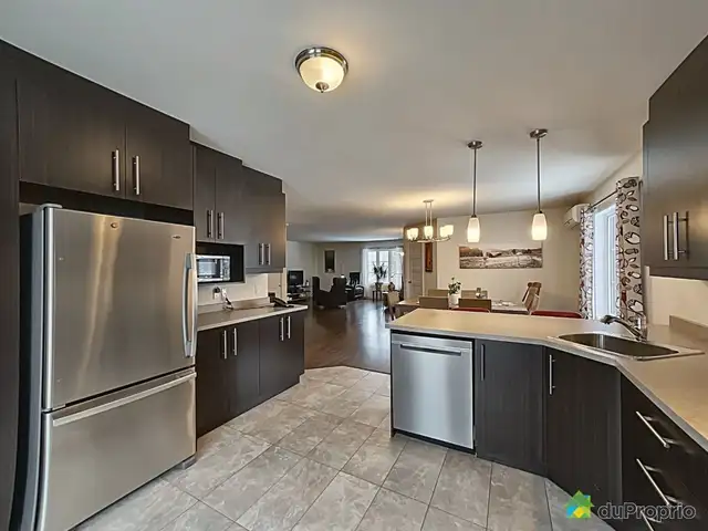 $849,900 - Triplex for sale in Shawinigan (Shawinigan-Sud) in Houses for Sale in Shawinigan - Image 3