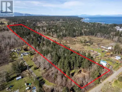 LISTED UNDER ASSESSED VALUE! Welcome to your very own piece of paradise in the desirable Little Rive...