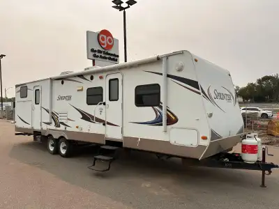 The 2011 Sprinter 311BHS is a spacious family travel trailer designed to make camping comfortable an...