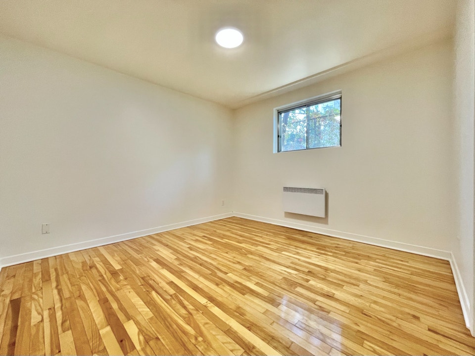 4 et demi - Longueuil - Électros + parking inclus - Dispo mtn! 4