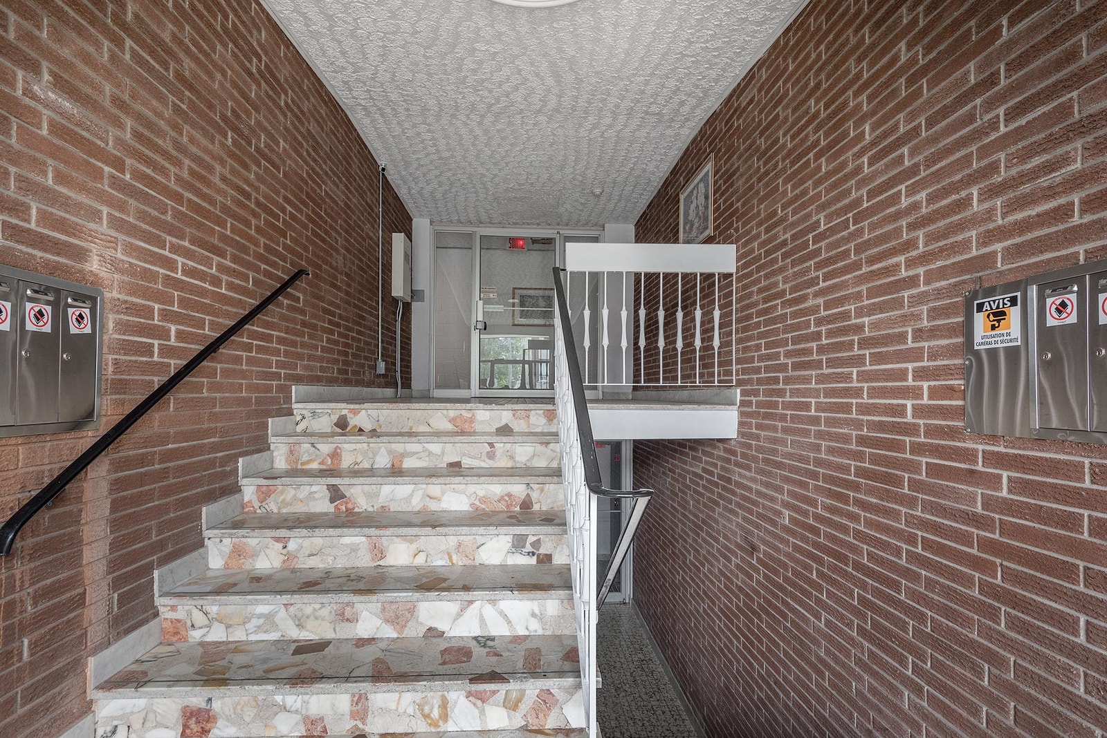875 Bertrand — photo 2