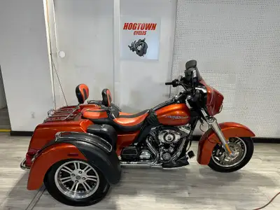 2011 Street Glide Trike ( Factory Trike) One Owner, Rinehart Exhaust, Trike Saddle Bags, Chrome Bump...