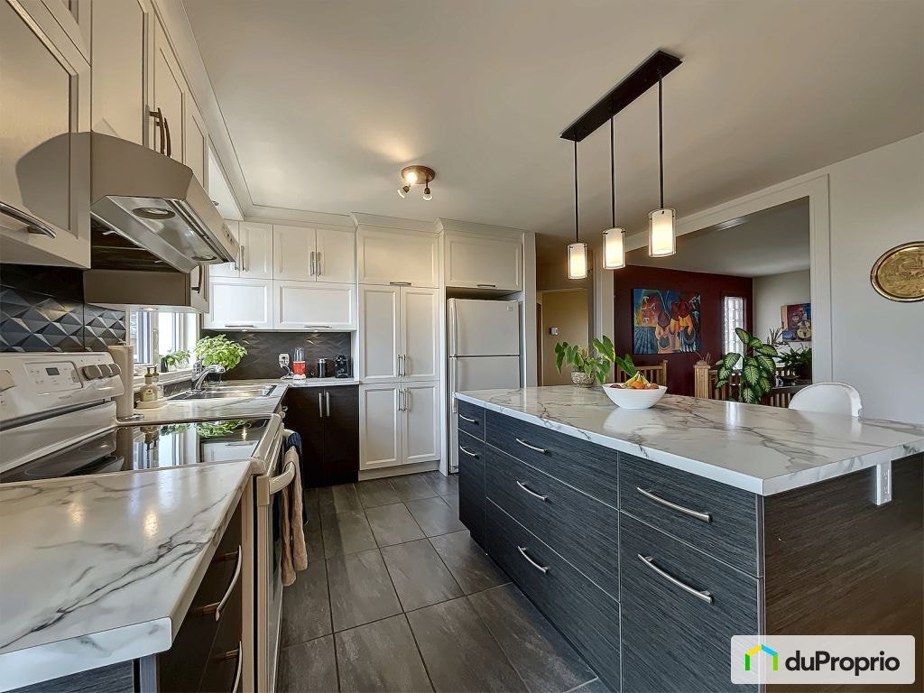 $685,000 - Bungalow for sale in Rimouski (Rimouski) — photo 1