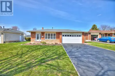 Welcome to this beautifully updated backsplit, nestled in the heart of Rolling Acres, one of Niagara...