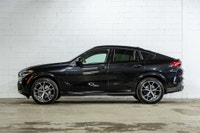 Francais: * Attelage de remorque * Longerons de toit noir très lustrées * Garniture de fenêtre noir... (image 3)