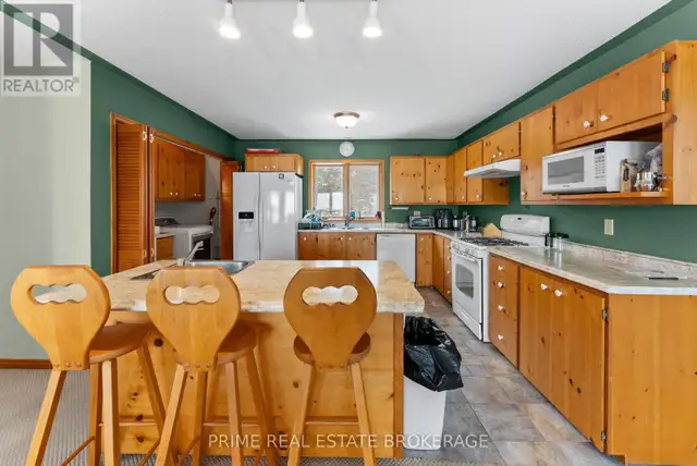 9856 HURON PLACE Lambton Shores (Grand Bend), Ontario in Houses for Sale in Grand Bend - Image 15