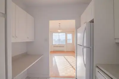 1220 square foot, 2-bed 2-bath apartment Downtown - ID 1002