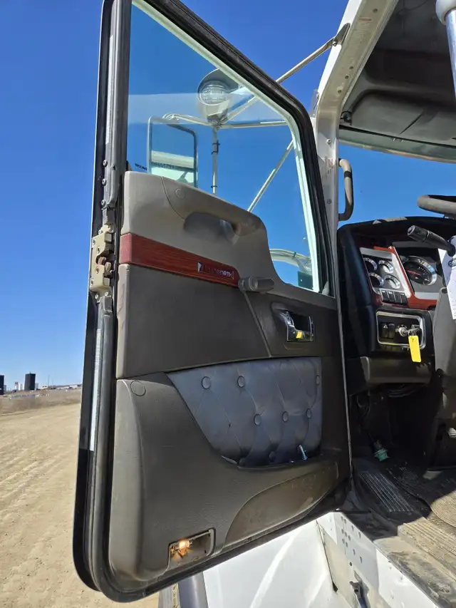 2007 KENWORTH C500 in Heavy Trucks in Saskatoon - Image 23