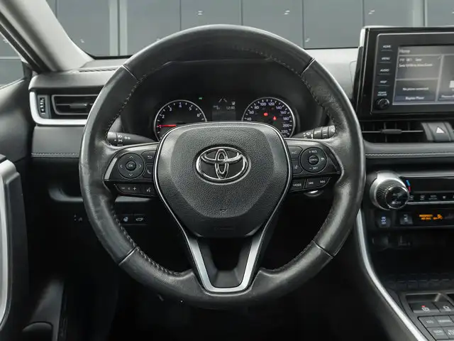 2022 Toyota RAV4 XLE AWD | Sunroof | Heated Steering | CarPlayS in Cars & Trucks in Guelph - Image 10
