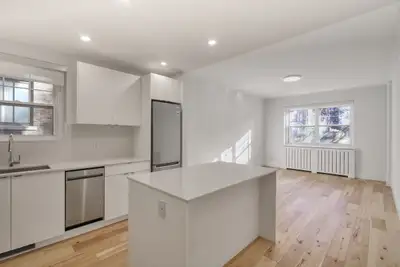 Renovated Akelius one bedroom apartment for rent. Located near Ch. Queen Mary and Rue Ponsard in the...