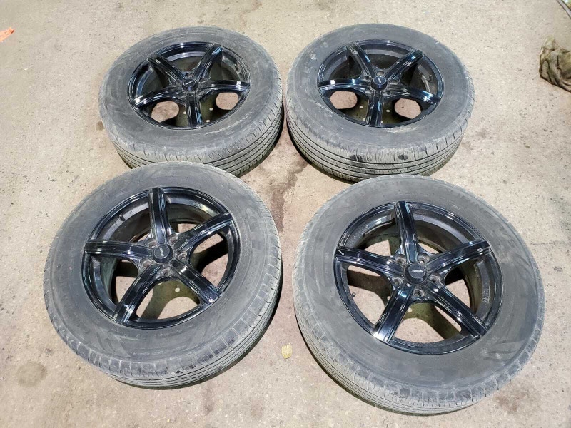 225 65 17 RIMS AND TIRES ALL SEASON TOYOTA RAV4 AND OTHERS