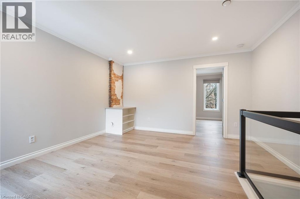 345 MACNAB Street N Unit# upper Hamilton, Ontario 2