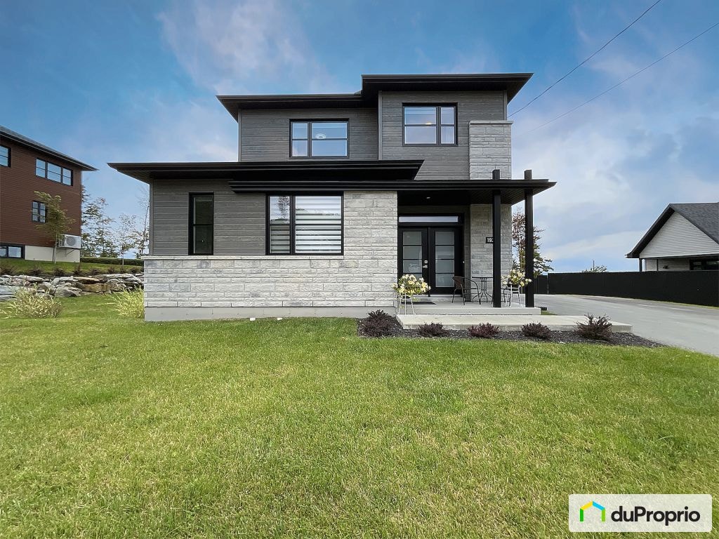 $939,000 - 2 Storey for sale in Sherbrooke (Fleurimont) — photo 1