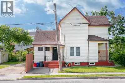 Move-in ready 2-storey home located on a corner lot, close to shopping, casino, riverside, and the t...