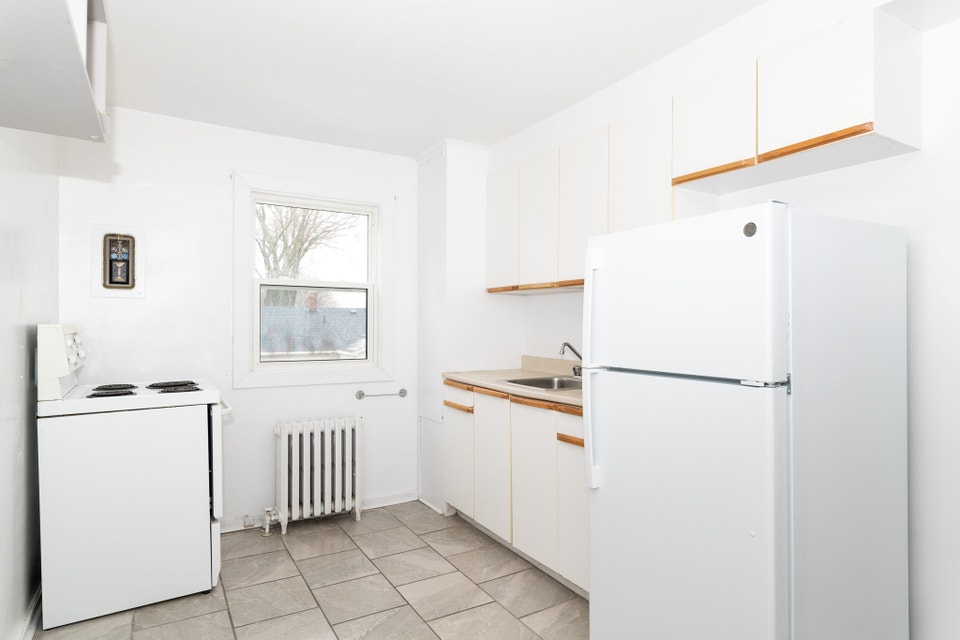 BRIGHT & SPACIOUS TWO BEDROOM APARTMENT IN WEST END HALIFAX!!! | Long ...