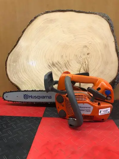 Husqvarna T525 Top Handle Chainsaw 12", 3/8 pitch, .050 ga. Our lightest tree-care chainsaw gives yo...