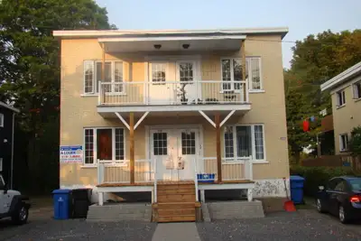 418-655-8281 À voir au 939 rue Pouliot à Ste-Foy , appartement #B, superbe grand studio style loft 1...
