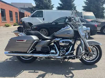 Check out this 2017 CANADIAN Harley-Davidson Road King 107ci with 85,630kms. Be sure to follow us on...