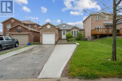 (MAIN) - 16 WADDINGTON CRESCENT Barrie (Holly), Ontario