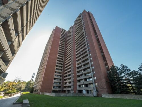 Bachelor, Jr. 1, 2, 3 Bedrooms – 7, 9, 11 Crescent -Downtown in Long Term Rentals in City of Toronto - Image 2