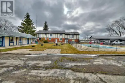 Exceptional Investment Opportunity on the Niagara River! Welcome to 10655 Niagara Parkway, a prime w...