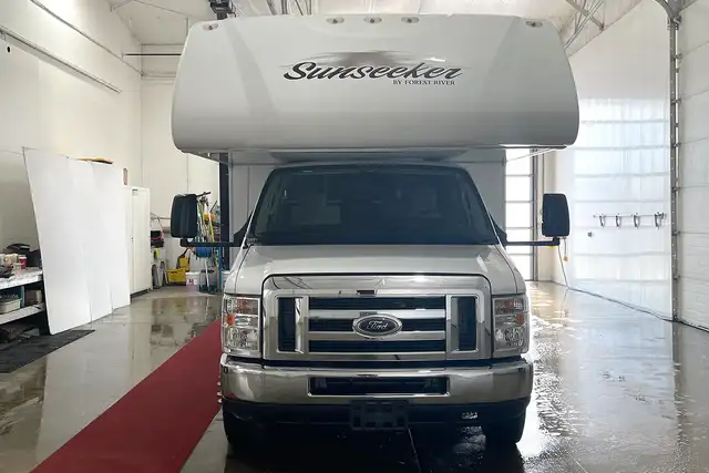 2019 Forest River Sunseeker 2420MS – Pre-Owned Class C Motorhome in RVs & Motorhomes in Red Deer - Image 8
