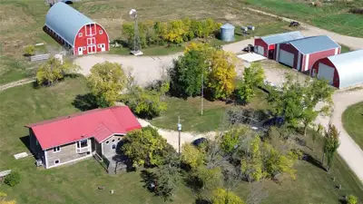 R19//Arnes/Incredible 6 bedroom 3 bath home on 10 acres just 15 minutes North of Gimli and 20 minute...