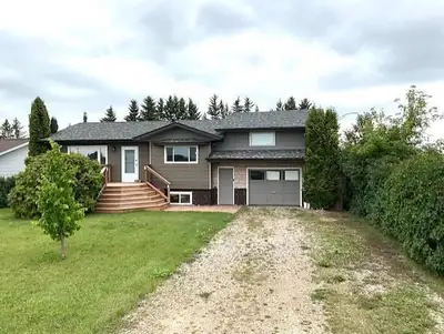 R36//Erickson/Welcome to this inviting 3-bedroom, 2 bath home in Erickson, perfectly located close t...