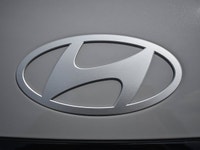 This Hyundai Kona has a strong Regular Gasoline I-4 2.0 L/122 engine powering this Variable transmis... (image 8)