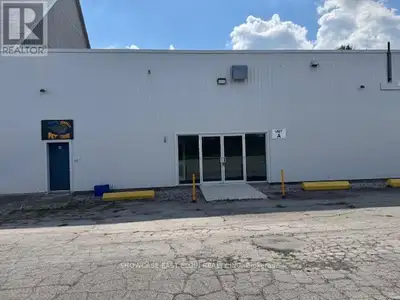 Located off major artery coming into Aylmer, this 1400 unit building features 3 rooms and 14' ceilin...