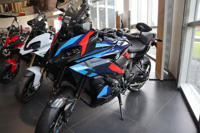 Argyll Motorsports 2026 BMW M 1000 XR Blackstorm metallic/M Motorsport Born to lead This is it: the...