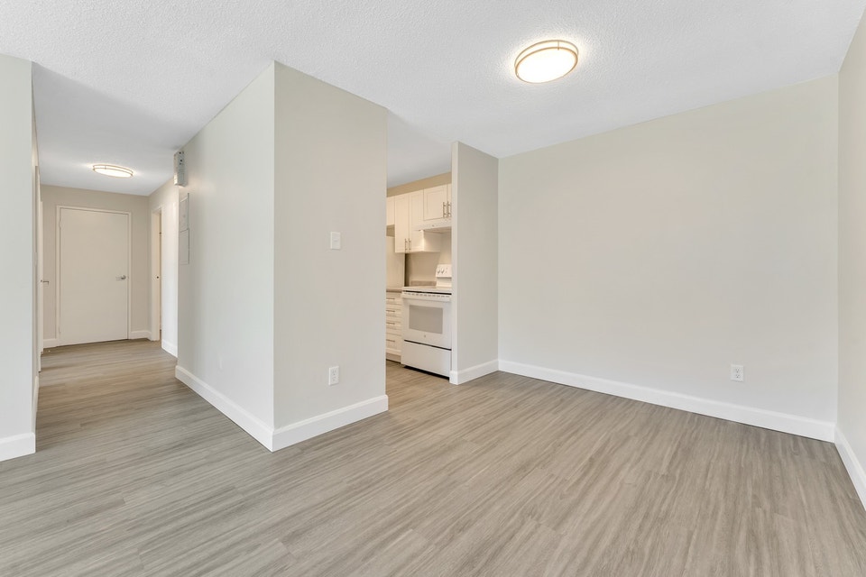 Thomas Apartments - 2 Bedroom, 1 Bath Apartment for Rent - Kings 5