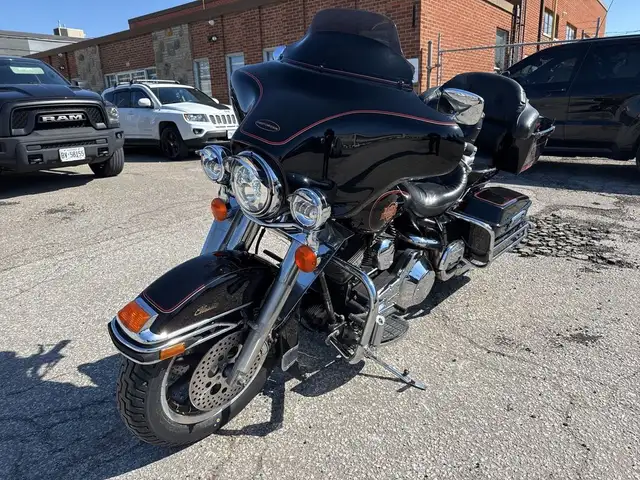 2001 Harley-Davidson Electra Glide Classic ~ ELECTRA GLIDE ~ 88C in Sport Touring in City of Toronto - Image 4