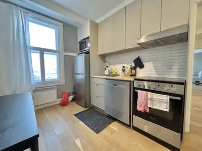 Superbe 3 et demi rénové et tout inclus. Projet locatif situé au coin de l’avenue Cartier et de la G...