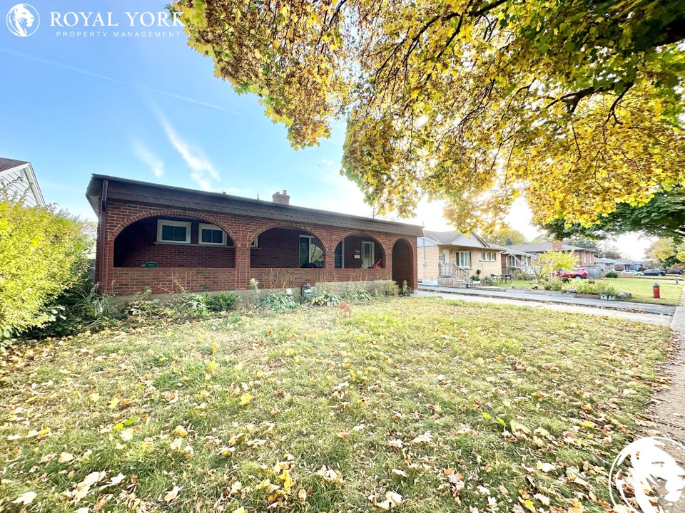 3 BED 1 BATH MULTI UNIT ABOVE GROUND FOR RENT 6380 BURDETT Long