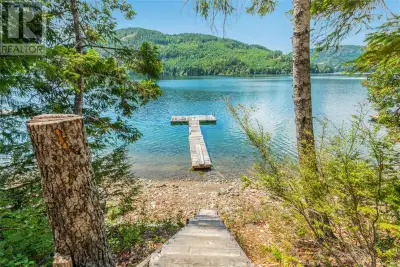 HORNE LAKE WATERFRONT LOT plus a 5th wheel trailer – Your Lakeside Getaway Awaits! Incredible opport...