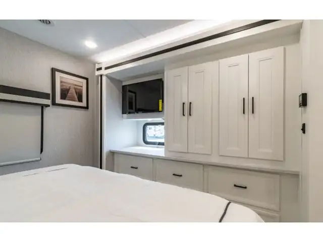 2023 Coachmen Encore 325 Classe A Full Body paint VR / RV in RVs & Motorhomes in Laval / North Shore - Image 25