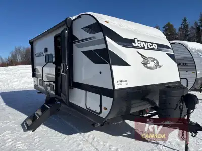 Please Call Us At 613.851.7326 with any questions? Jayco Jay Feather Air travel trailer 18FBS highli...