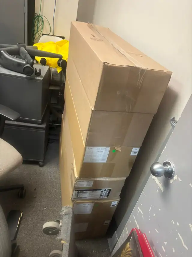 Haworth Upside Sit-Stand Desk Base-Excellent Condition! in Desks in Mississauga / Peel Region - Image 2