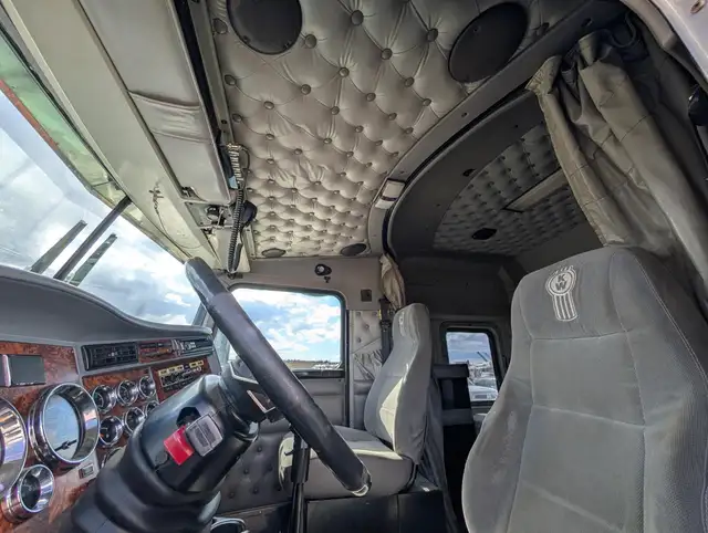 2002 KENWORTH W900B in Heavy Trucks in Saskatoon - Image 26