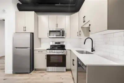 Newly Renovated 1 Bedroom Apartment! Move In Ready!