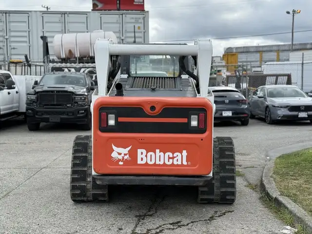 2017 Bobcat T740 Skid Loader in Heavy Trucks in Regina - Image 10