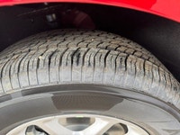 This 2025 JEEP COMPASS LATITUDE LUX 4X4 has the following options Leatherette Seats, Remote Start Sy... (image 4)