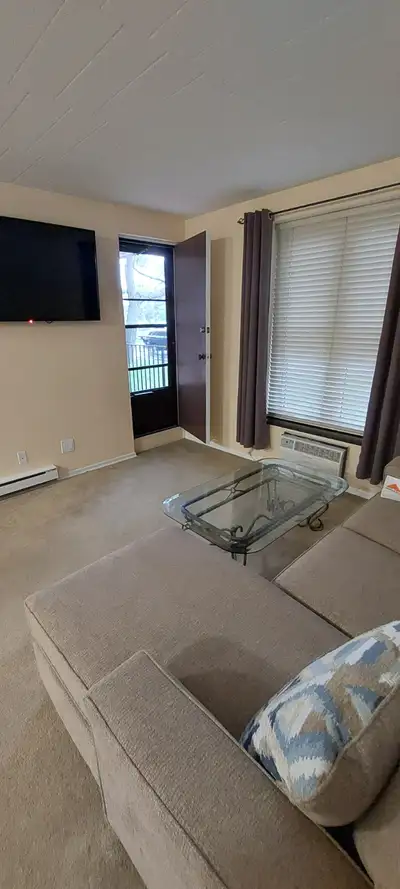 ONE BEDROOM,1 BATH, STOVE FRIDGE & AIR SLEEVE NEW, CLOSE TO SHOPPING ,ON BUS ROUTE , NEAR JEFFERSON...