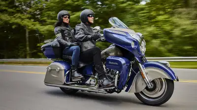 ROADMASTER DEEP BLUE METALLIC/SILVER QUARTZ METALLIC MSRP $41999 ROADMASTER AUDIO DEEP BLUE METALLIC...