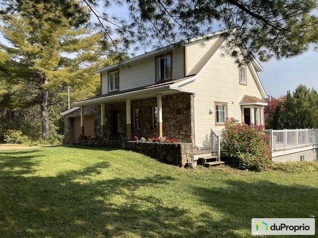 $840,500 - Country home for sale in St-Hippolyte — photo 1