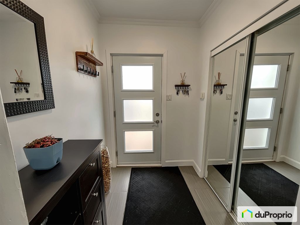 34e Avenue — photo 2